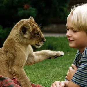 Mason Gamble who stars in Dennis met 8 week old Bellamy at Londons Regents Park Zoo this