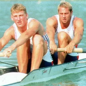 Jeux Olympiques 1992 Barcelone Mathew Pinsent et Steve Redgrave gagnent le deux sans barreur. Jeux Olympiques 1992 Barcelone Mathew Pinsent et Steve Redgrave gagnent le deux sans barreur.