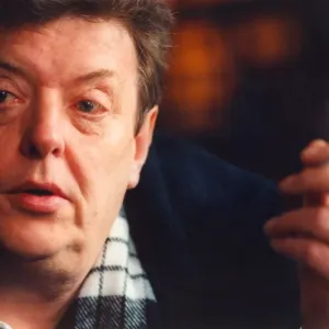 L'ancien bassiste du groupe pop The Animals, Chas Chandler, parle de la construction. L'ancien bassiste du groupe pop The Animals, Chas Chandler, parle de la construction.