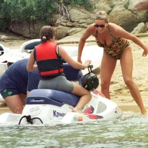 Diana, princesse de Galles en vacances à Saint-Tropez dans le Sud de la France en tant que invitée de Diana, princesse de Galles en vacances à Saint-Tropez dans le Sud de la France en tant que invitée de