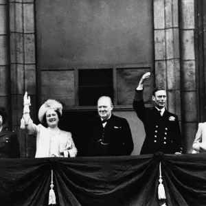 Queen Elizabeth II Print - VE Day Balcony Scene 1945