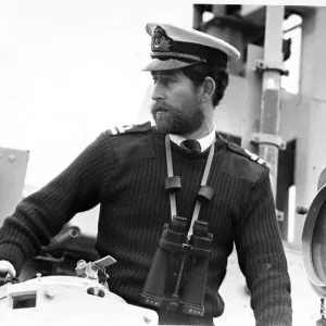 Príncipe Carlos, El Príncipe de Gales a bordo del HMS Bronington llegando a los Docks de Cardiff. Príncipe Carlos, El Príncipe de Gales a bordo del HMS Bronington llegando a los Docks de Cardiff.