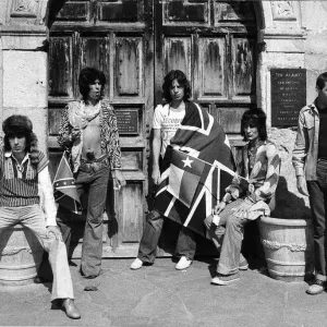 Mercoledì 4 giugno 1975 i Rolling Stones fecero una sessione fotografica all'Alamo, San Antonio.