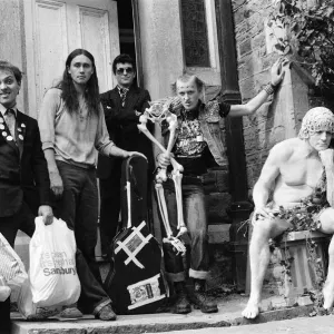 La registrazione di Young Ones in locazione a Bristol. Con Rik Mayall nel ruolo di Rick.