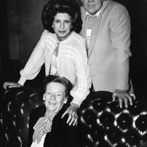 Joan Cooper actriz en el Teatro Devon Park en la costa de Eastbourne con Pat Phoenix. Joan Cooper actriz en el Teatro Devon Park en la costa de Eastbourne con Pat Phoenix.