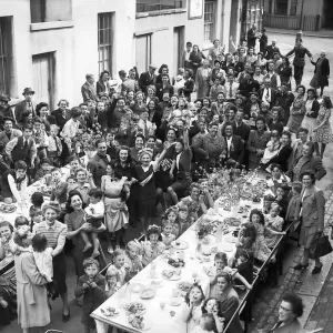 VE Day Celebration Street Party in London Print (00205) VE Day Celebration Street Party in London Print (00205)