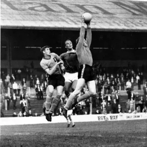 Len Weare in Action - Print 00312, August 1964 Len Weare in Action - Print 00312, August 1964