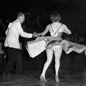 Championnat de Jive au dancing hall d'Haringey à Londres, juin 1956 Concours de danse. Championnat de Jive au dancing hall d'Haringey à Londres, juin 1956 Concours de danse.