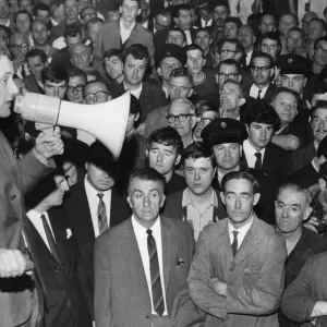 MP Tony Benn visto qui mentre parla a una riunione di lavoratori postali a Liverpool 20 settembre. MP Tony Benn visto qui mentre parla a una riunione di lavoratori postali a Liverpool 20 settembre.