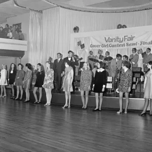 Signora Vanity Fair, Contesto Ragazza Copertina, Semifinali, Suite di Rango Superiore, Lettura, Berkshire. Signora Vanity Fair, Contesto Ragazza Copertina, Semifinali, Suite di Rango Superiore, Lettura, Berkshire.