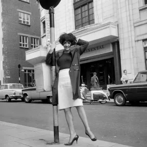 Amanda Barrie, Actriz, fotografiada antes de su actuación en la comedia.