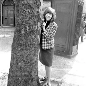 Cilla Black. Cilla Black ha grabado recientemente un nuevo número You.