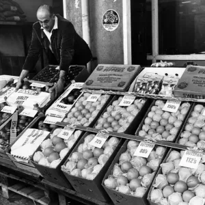 Mercado de Frutas al Por Mayor, Liverpool, 27 de septiembre de 1979. Una exhibición de frutas por R Wells Ltd.