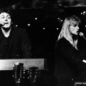 Paul & Linda McCartney avec leur groupe Wings en train de jouer, Liverpool. 24 novembre 1979. Paul & Linda McCartney avec leur groupe Wings en train de jouer, Liverpool. 24 novembre 1979.