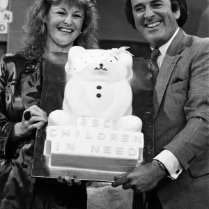 Sue Cook et Terry Wogan, BBC Children in Need 1987. 28 novembre 1987. Sue Cook et Terry Wogan, BBC Children in Need 1987. 28 novembre 1987.