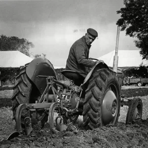 Cliff Yeomans Print - Ashbourne Ploughing Match 1986 Cliff Yeomans Print - Ashbourne Ploughing Match 1986