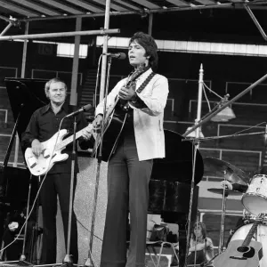 Cliff Richard en el Spree 73, un gran festival cristiano en Wembley Arena, Londres. Cliff Richard en el Spree 73, un gran festival cristiano en Wembley Arena, Londres.