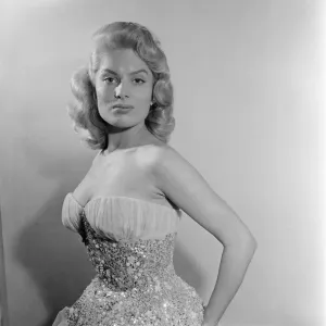 Belinda Lee in Julie Harris Dress Print, 30th April 1956 Belinda Lee in Julie Harris Dress Print, 30th April 1956