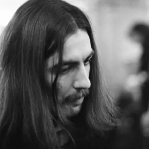 George Harrison en el Midland Hotel en Birmingham, jueves 4 de diciembre de 1969. George Harrison en el Midland Hotel en Birmingham, jueves 4 de diciembre de 1969.