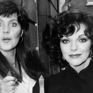 Joan Collins und Pauline Collins bei der Fernsehphotocall – November 1980 Joan Collins und Pauline Collins bei der Fernsehphotocall – November 1980