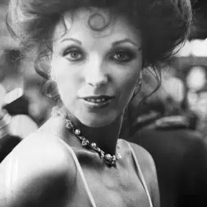 Joan Collins bei der Premiere von 'The Stud' - April 1978 Joan Collins bei der Premiere von 'The Stud' - April 1978