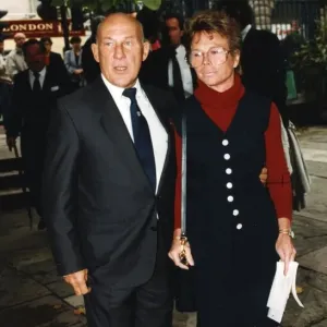 Stirling Moss y su esposa Susie en el servicio memorial de James Hunt Picadilly - septiembre 1993. Stirling Moss y su esposa Susie en el servicio memorial de James Hunt Picadilly - septiembre 1993.