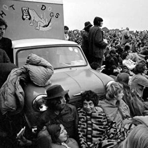 Music fans surround a Mini "Hot Dog"van at The Isle of Wight Festival