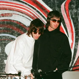 Oasis press conference, Liam and Noel Gallagher. 25th August 1999