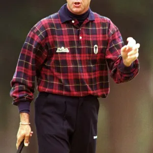 US OPen Golf San Francisco June 1998 Payne Stewart of Orlando waves to the crowd after