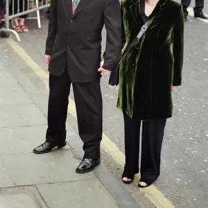 Peter Mullan and his wife Ann at the film premiere of "Entrapment"