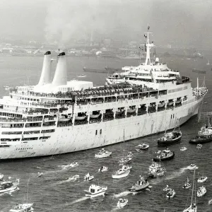 The P&O cruise ship Canberra returns to Southampton water after service as a troopship