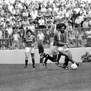 Pre Season Friendly. Glentoran v Manchester United. August 1982 MF08-19-002
