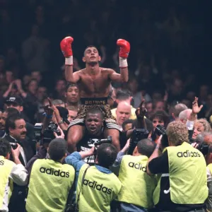 Prince Naseem Hamed Boxing Looks To The Heavens After Winning The Ibf Featherweight Title