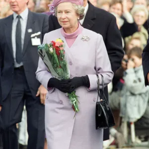 Queen Elizabeth II state visit to Germany. Pictured visiting the Brandenburg Gate