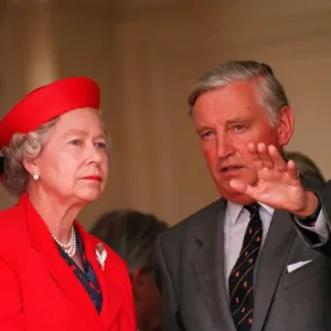 QUEEN ELIZABETH II WEARING RED AT LORDS CRICKET GROUNDS WITH LORD GRIFFITHS - 22 / 06 / 1993