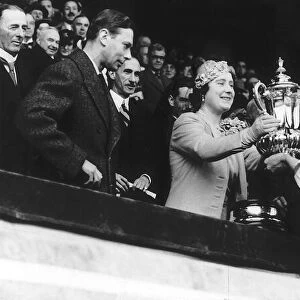 Queen Elizabeth and King George VI May 1937 presenting the FA cup to