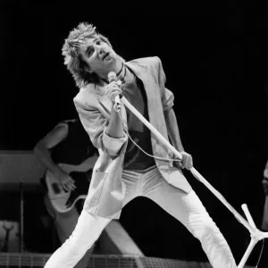 Rod Stewart performing - June 1983 vfr1