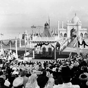 Royal Visit of King George V and Queen Mary to India A large crowd gathered to