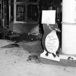 Santas Grotto at Broad Street Mall burns down. 19th December 1990