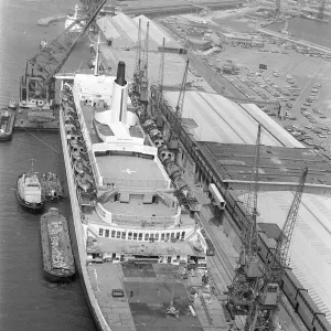 Ships - Shipping - Queen Elizabeth II - May 1982 The QE2 at Southampton