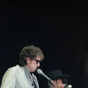 Singer Bob Dylan performing at the Pheonix Festival, Long MarstonAirfield