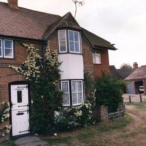 Singer Eric Claptons House Farview The Green Ripley Surrey Dbase A©Mirrorpix