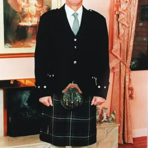 Sir Alex Ferguson in a kilt 29 / 03 / 1995