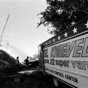 Stuntman Evel Knievel prepares to jump Snake River Canyon