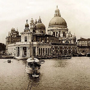 Views : Venice, Italy, Grand Canal, November 1917 Doges Palace