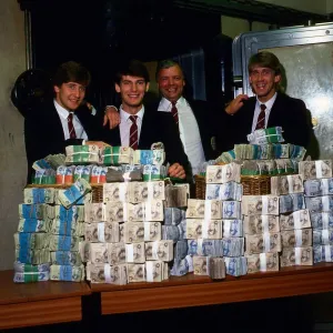 Wallace Mercer & players with pile of money February 1986