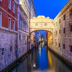 Bridge of Sighs in Venice, Italy at blue hour