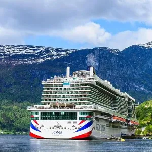 iona-po-cruise-olden-innvikfjorden-norway
