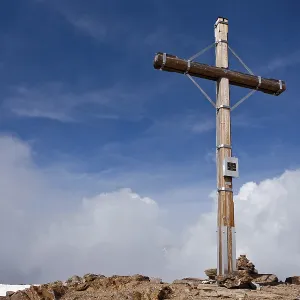 Croix au sommet du Gleckspitz. Croix au sommet du Gleckspitz.