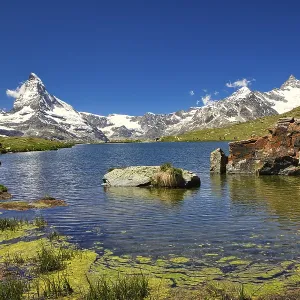 deserted, no one, No People, nobody, uninhabited, empty, clear, snow, water, waters, waterfront, Alps, mountain peak, mountain peaks, mountain top, mountaintop, mountain tops, mountaintops, pinnacle, pinnacles, Mountain Range, Mountains, water body